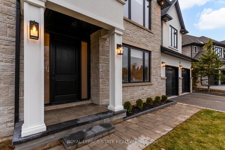 Photo 3 at 102 Cumming Court, Ancaster, Hamilton