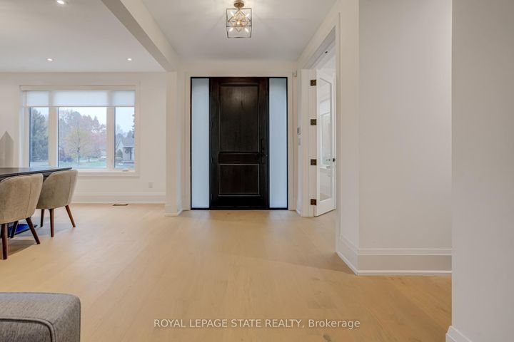 Photo 4 at 102 Cumming Court, Ancaster, Hamilton