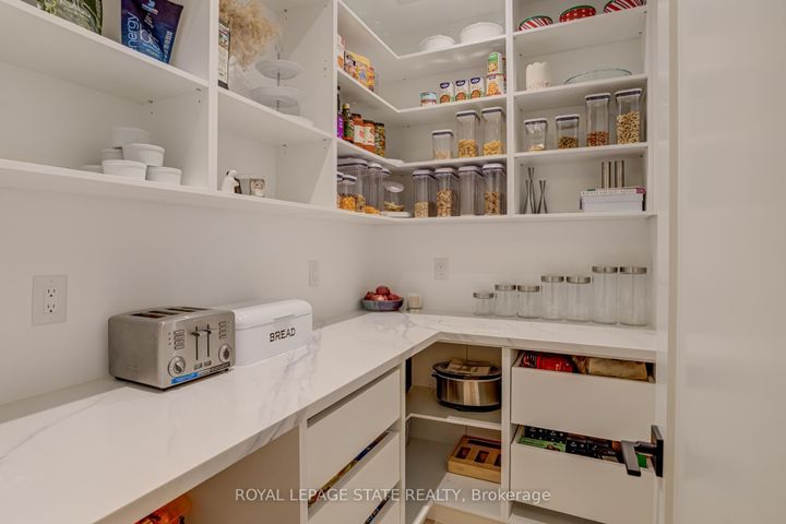 Photo 14 at 102 Cumming Court, Ancaster, Hamilton