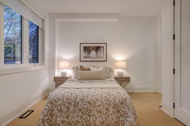 Photo 21 at 102 Cumming Court, Ancaster, Hamilton