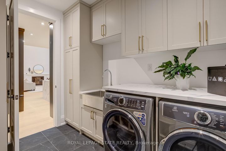 Photo 23 at 102 Cumming Court, Ancaster, Hamilton