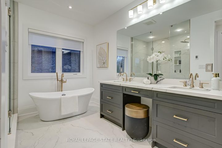 Photo 28 at 102 Cumming Court, Ancaster, Hamilton