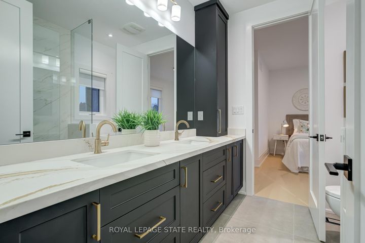 Photo 34 at 102 Cumming Court, Ancaster, Hamilton