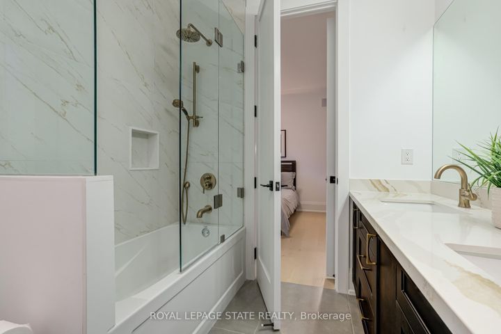 Photo 35 at 102 Cumming Court, Ancaster, Hamilton