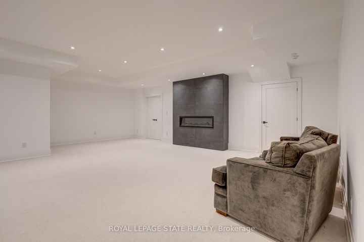 Photo 37 at 102 Cumming Court, Ancaster, Hamilton