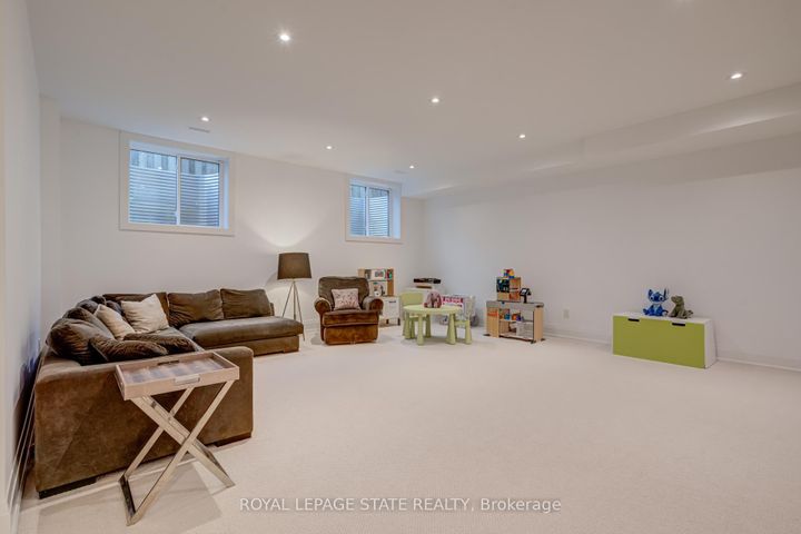 Photo 38 at 102 Cumming Court, Ancaster, Hamilton