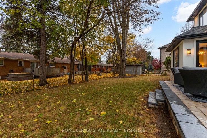 Photo 46 at 102 Cumming Court, Ancaster, Hamilton