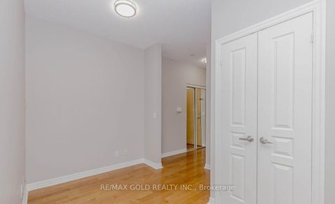 Photo 6 at 2102 - 220 Burnhamthorpe Road W, City Centre, Mississauga