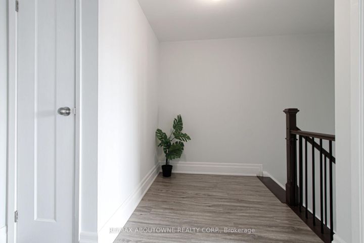 Photo 14 at 41 - 1532 Lancaster Drive, FA Falgarwood, Oakville