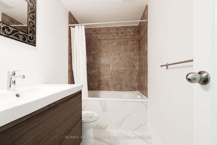 Photo 21 at 41 - 1532 Lancaster Drive, FA Falgarwood, Oakville