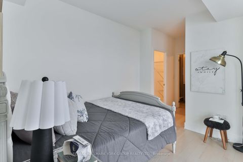 Photo 9 at 3703 - 955 Bay Street, Bay Street Corridor, Toronto