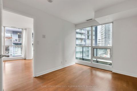 Photo 13 at 727 - 600 Fleet Street, Niagara, Toronto
