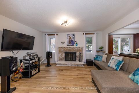 Photo 6 at 15 Miles Court, North Richvale, Richmond Hill