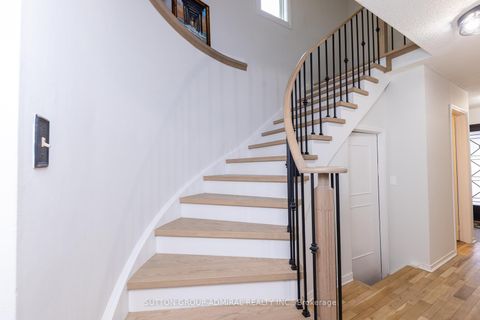 Photo 18 at 15 Miles Court, North Richvale, Richmond Hill