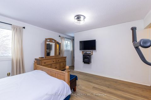 Photo 25 at 15 Miles Court, North Richvale, Richmond Hill