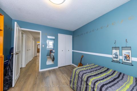 Photo 27 at 15 Miles Court, North Richvale, Richmond Hill