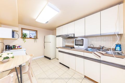 Photo 37 at 15 Miles Court, North Richvale, Richmond Hill