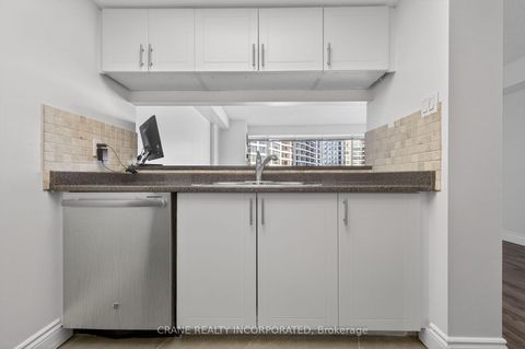 Photo 10 at 1605 - 77 Harbour Square, Waterfront Communities C1, Toronto