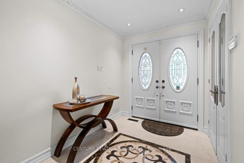 Photo 2 at 33 Autumn Way, Aurora Heights, Aurora