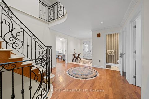 Photo 3 at 33 Autumn Way, Aurora Heights, Aurora