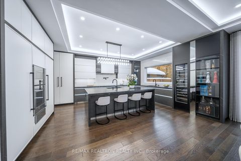 Photo 4 at 61 Cedarpoint Court, Patterson, Vaughan