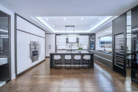 Photo 5 at 61 Cedarpoint Court, Patterson, Vaughan