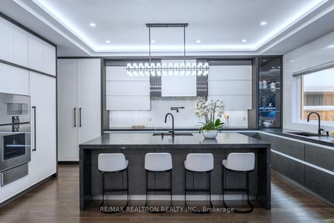 Photo 6 at 61 Cedarpoint Court, Patterson, Vaughan