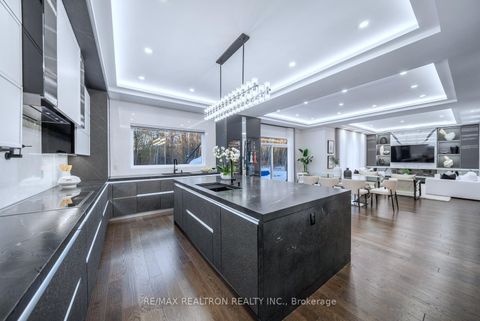 Photo 7 at 61 Cedarpoint Court, Patterson, Vaughan