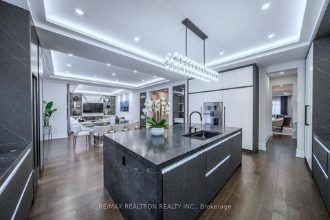 Photo 8 at 61 Cedarpoint Court, Patterson, Vaughan