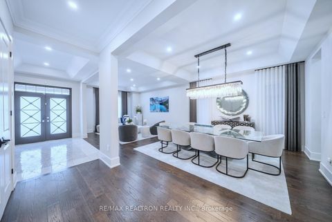 Photo 13 at 61 Cedarpoint Court, Patterson, Vaughan