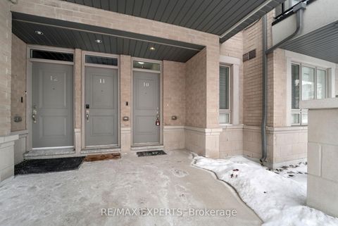 Photo 4 at 10 - 105 Kayla Crescent, Maple, Vaughan