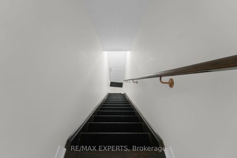 Photo 5 at 10 - 105 Kayla Crescent, Maple, Vaughan