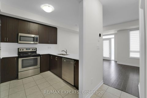 Photo 6 at 10 - 105 Kayla Crescent, Maple, Vaughan