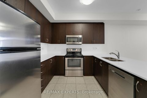 Photo 7 at 10 - 105 Kayla Crescent, Maple, Vaughan