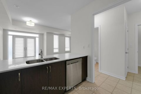 Photo 8 at 10 - 105 Kayla Crescent, Maple, Vaughan