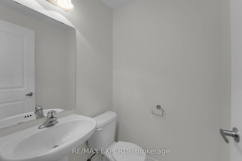 Photo 10 at 10 - 105 Kayla Crescent, Maple, Vaughan