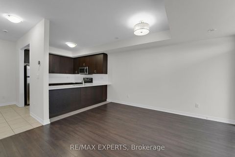 Photo 16 at 10 - 105 Kayla Crescent, Maple, Vaughan