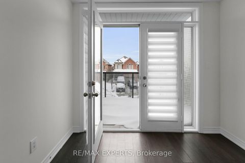 Photo 18 at 10 - 105 Kayla Crescent, Maple, Vaughan