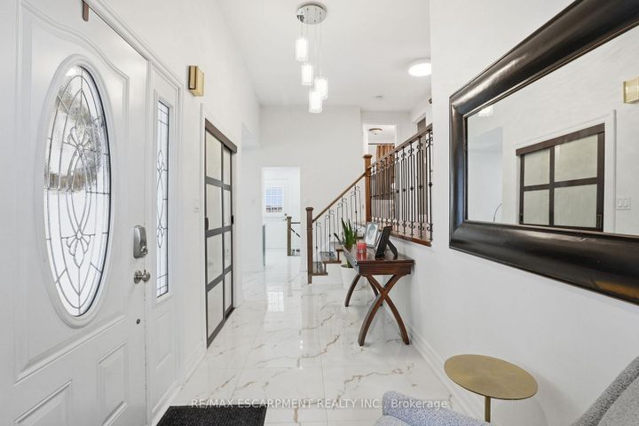 Photo 4 at 697 LOMOND Crescent, Shoreacres, Burlington