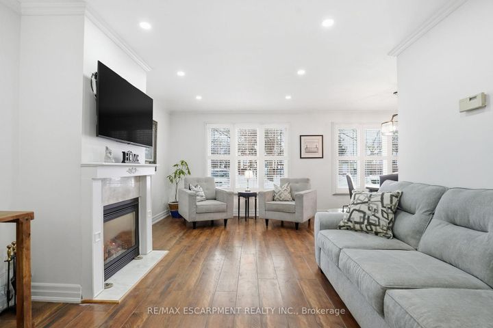 Photo 6 at 697 LOMOND Crescent, Shoreacres, Burlington