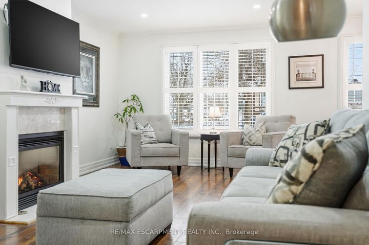 Photo 9 at 697 LOMOND Crescent, Shoreacres, Burlington