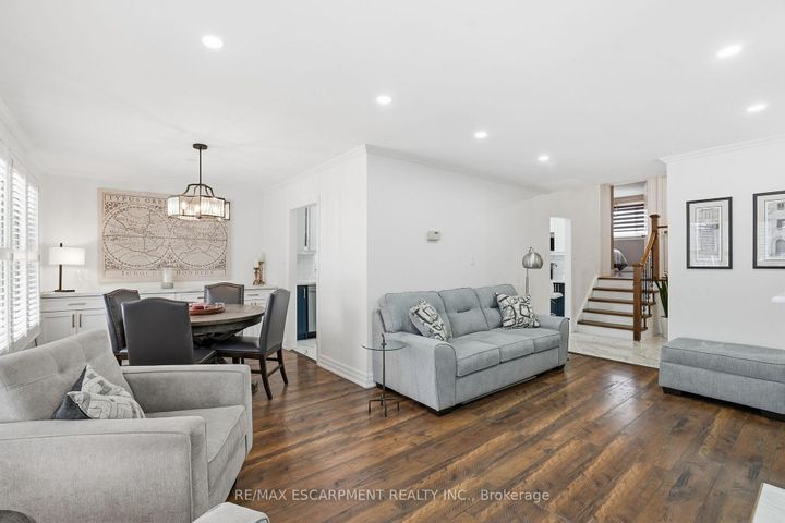 Photo 10 at 697 LOMOND Crescent, Shoreacres, Burlington