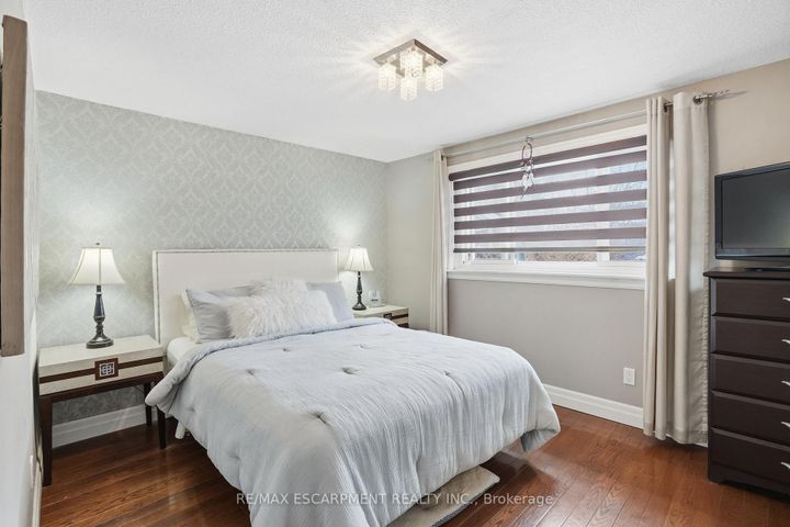 Photo 21 at 697 LOMOND Crescent, Shoreacres, Burlington