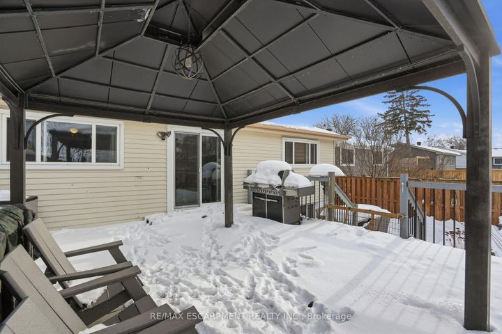 Photo 37 at 697 LOMOND Crescent, Shoreacres, Burlington