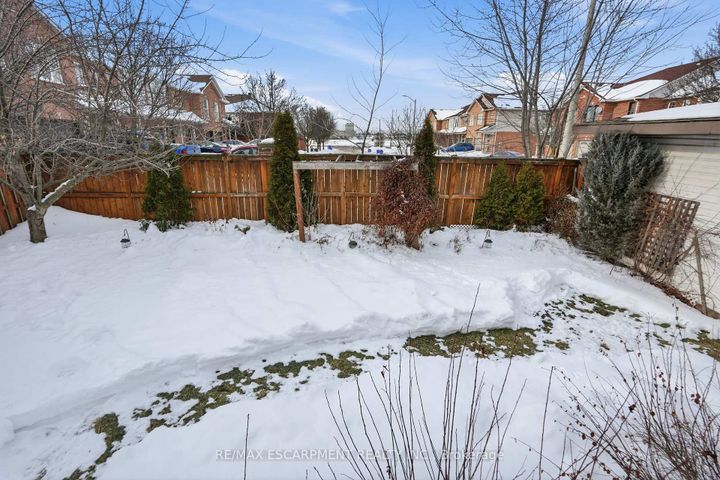 Photo 39 at 697 LOMOND Crescent, Shoreacres, Burlington