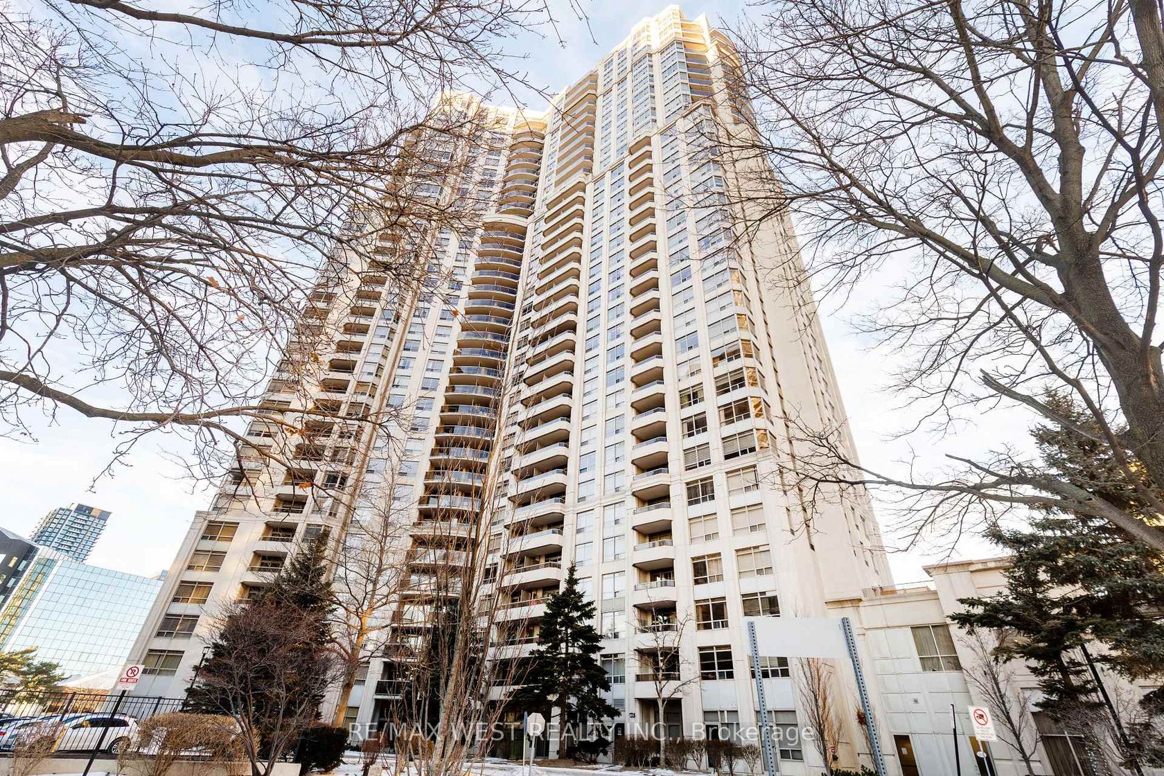 902 - 35 Kingsbridge Garden Circle, Hurontario, Mississauga 