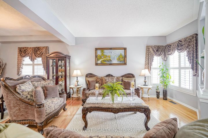 Photo 1 at 38 Bottlebrush Drive, Wellington, Brampton