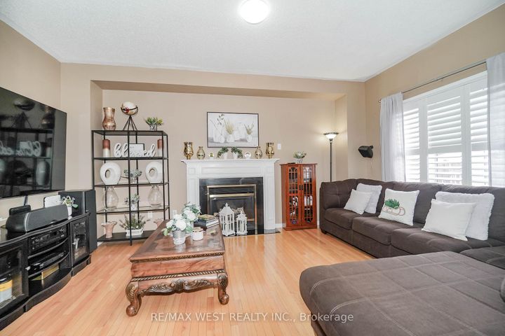 Photo 6 at 38 Bottlebrush Drive, Wellington, Brampton