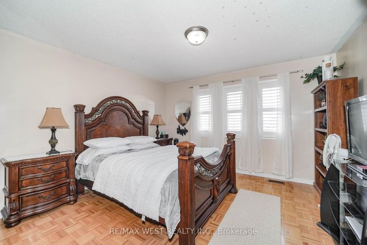 Photo 11 at 38 Bottlebrush Drive, Wellington, Brampton