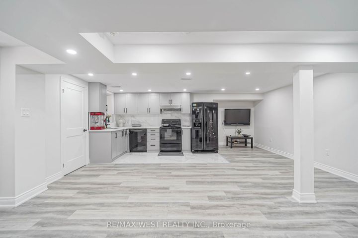 Photo 13 at 38 Bottlebrush Drive, Wellington, Brampton